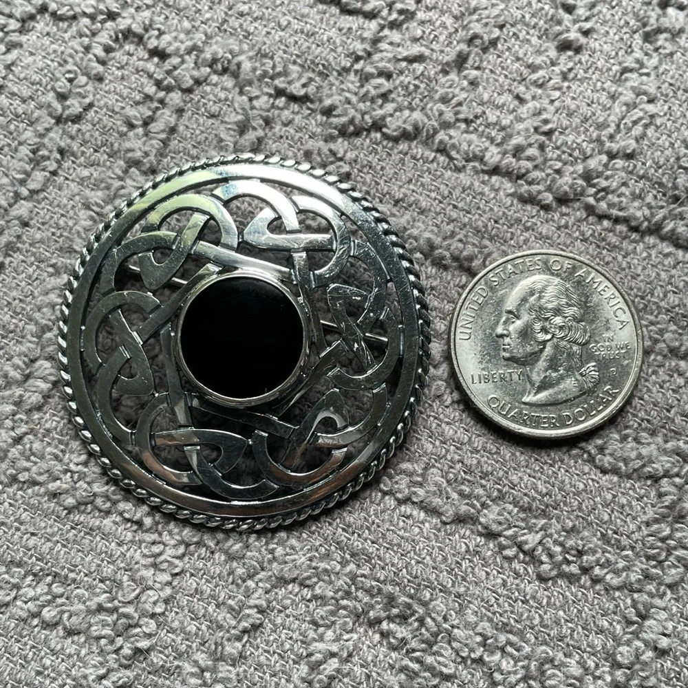 Celtic Onyx Dress Brooch in Sterling Silver - Picture 6 of 9